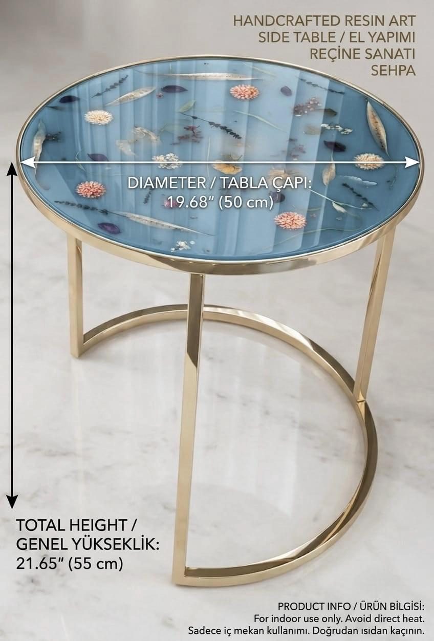 Round side table with a blue resin top and a gold-colored metal frame, with its size marked: 50 cm across the top, 55 cm high overall